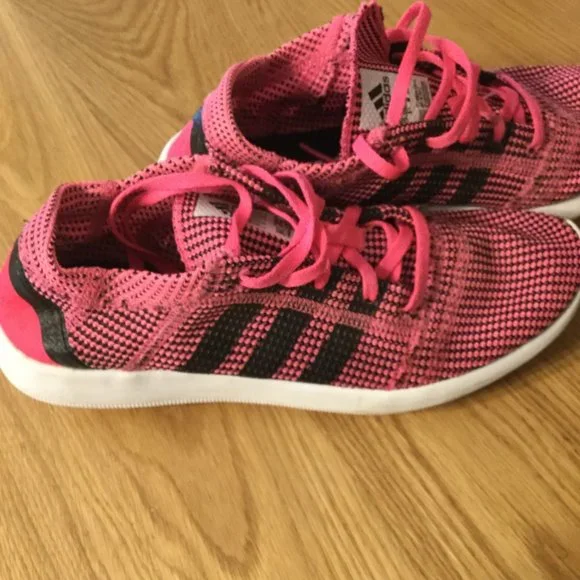 Running Shoes - Picture 2 of 8